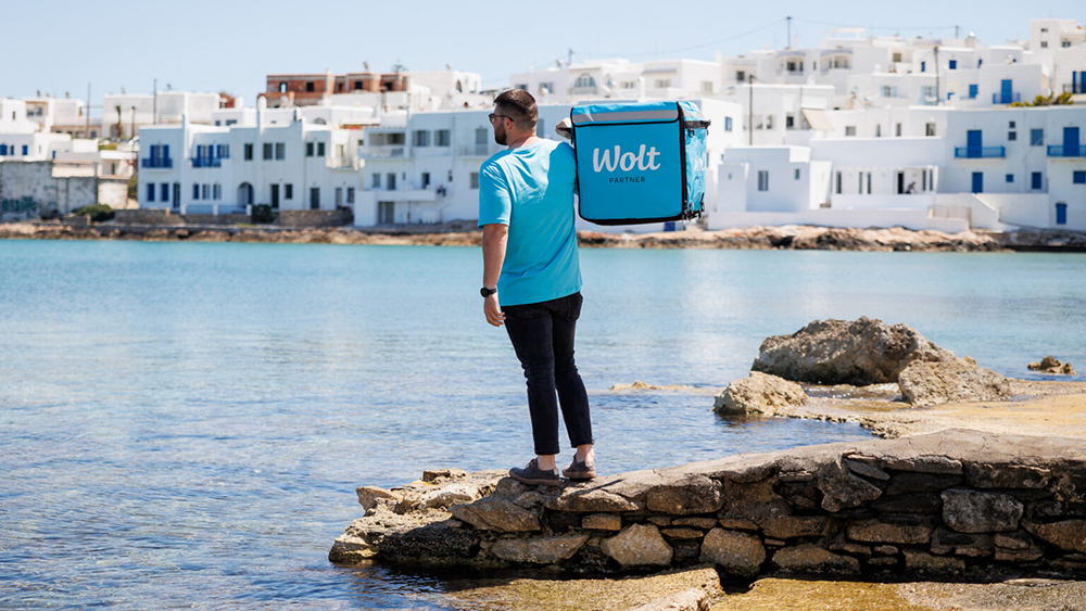 Η Wolt επεκτείνει τη δραστηριότητά της σε καλοκαιρινούς προορισμούς σε όλη την Ελλάδα